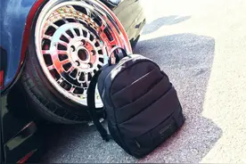 谁说温暖安全只是男朋友的代名词？这个背包也做到了图片