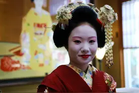 日本艺伎特色服务，日本男人为之着迷，女人以此为荣！你怎么看？图片