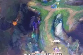 这LOL复仇之矛操作简直神了，来回翻墙怒杀武器！图片