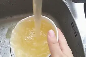 才用一年的水龙头竟然流黄色锈水，换个新的接着流？图片