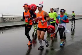当马拉松遇上下雨天，需要注意些什么，准备些什么？图片
