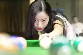 陕西歪女子：西安桌球美女助教任雨馨，球桌上的黑8皇后图片