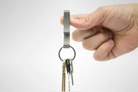 全能钥匙扣，能开啤酒能发光还能当个小扳手！图片