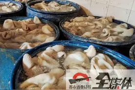 曝光！乌鲁木齐一小作坊用烧碱泡毛肚销往火锅店图片