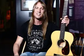 如果保养不当，你的木吉他就成这样了图片