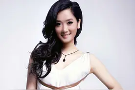 “凤凰传奇”36岁杨魏玲花和她的富豪老公，2岁女儿乖巧可爱图片