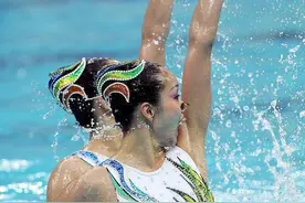 花游世界冠军蒋文文蒋婷婷同场大婚  双胞胎的婚纱要形似神不似图片