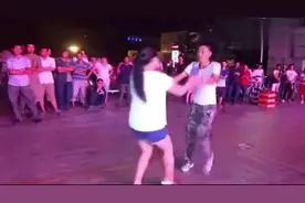 夫妻合跳广场舞《坐着火车去拉萨》，舞姿就是不一样，好看视频封面