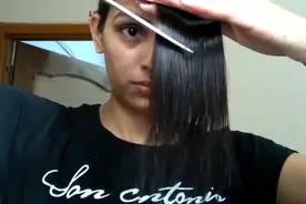 妹子在家剪自己的刘海，抓一把剪下去，结果有啥区别呢