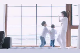 超模乌兰托雅：母爱无可替代，一边成长一边爱视频封面