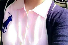 小伙在电梯里按铃，爆笑不断图片