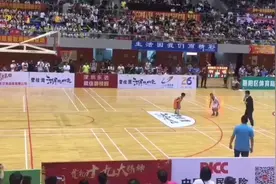 在惠州市联赛总决赛惠阳主场近四千观众的面前视频封面