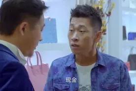 小伙偷卖老婆的名包，还顺道和老板要了一模一样的高仿货视频封面