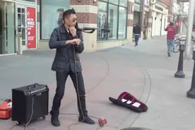 不可思议的街头艺人！小提琴还能这么玩！图片