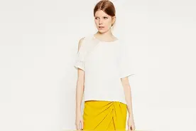 夏季时尚潮流：露肩T恤的搭配，露得多不如露的巧图片