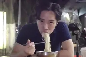 粤语翻唱《演员》单身狗版，一晚刷爆广东人朋友圈！