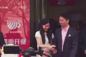 看完这组照片，终于明白章泽天为何嫁大自己19岁的刘强东？视频封面