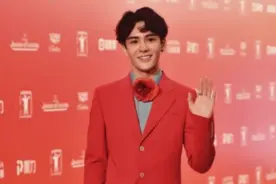 大眼仔 “曾舜晞” 红装惊艳亮相上影节图片