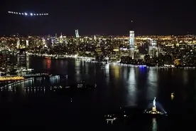 “阳光动力2号”成功降落纽约 完成飞越美国任务图片