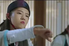 学校要收水费，别的同学都在抵制，土豪胖子直接交了一年的水费