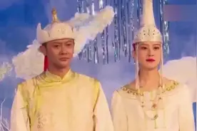 印小天遭骗婚年初已经离婚 印小天妻子哈琳娜真实身份家庭视频封面