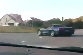 开超跑飘移甩尾是不是很帅？是帅，但是也很惨。。。图片