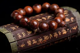 带佛珠的人会可以转运？你信吗？图片