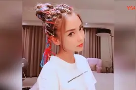 走嘻哈风 Baby换新造型绑整头彩辫超亮眼