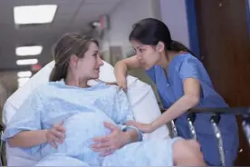 分娩时我的宝宝竟然“不走正道”，都是自己盲目用力所致的图片