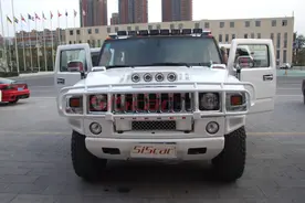 悍马军车民用第一款：百万6轮悍马H2车厢竟也升级奢华图片