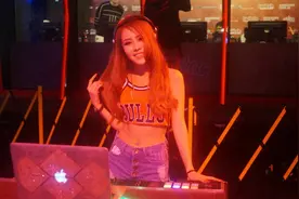 新加坡美女DJ，因邀演南洋杯DOTA2国际锦标赛深受网友好评图片