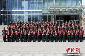 106名“导弹兵王”晋升中国火箭军一级军士长图片