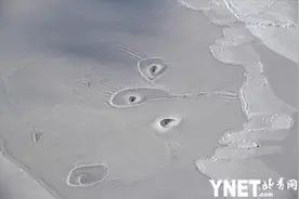 北极惊现神秘冰窟 几分钟后却又消失不见图片