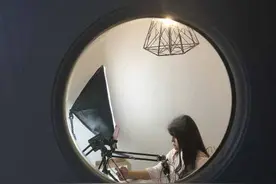 女大学生做网红月薪3万 曾一口气直播9小时图片