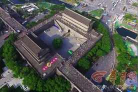 西安城墙国际马拉松鸣枪开跑 5000跑者一日“穿越”古今图片