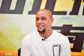 卡洛斯空降中国参加活动 黄金大腿一展球技图片