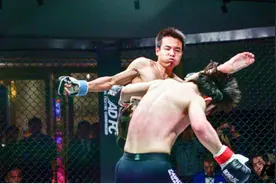 路德FC上演学霸对决，北大高材生用行动证明“学业与体育不矛盾”图片