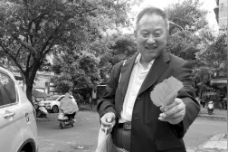 帮娃娃养蚕 找桑叶成为成都家长的“必修课”图片