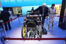 120年历史老爷车掀起怀旧风图片