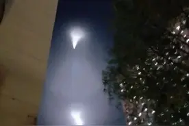 多地夜空突然出现的奇异光束是什么？专家有不同看法图片