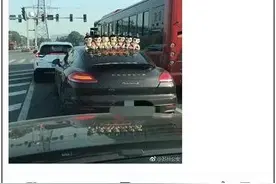 哈哈哈哈……车顶坐了7个葫芦娃，网友的脑洞大出天际图片