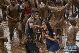 “摸你黑”大狂欢图片