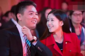 奶茶妹妹和刘强东恋爱照片曝光，想不到当年章泽天这么主动视频封面