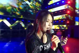 斗鱼嘉年华，阿冷现场演唱《林中鸟》，这首歌果然是她的代表曲！
