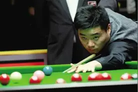 丁俊晖真的怒了：白球直接干飞出球台图片