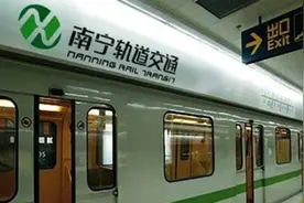 实拍：南宁地铁无缝对接直通火车东站视频封面