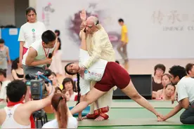 谁是艾扬格?什么是艾扬格瑜伽？图片