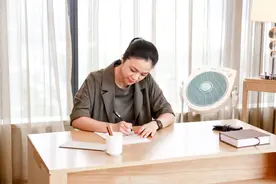 汤唯手写信曝光，网友被惹哭，字如其人，果然气质女神图片