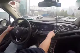 别克昂科威 自动泊车演示