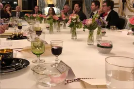 人工智能女王贾斯汀·卡塞尔参观封面新闻  “问题宝宝”上线点赞人工智能技术图片